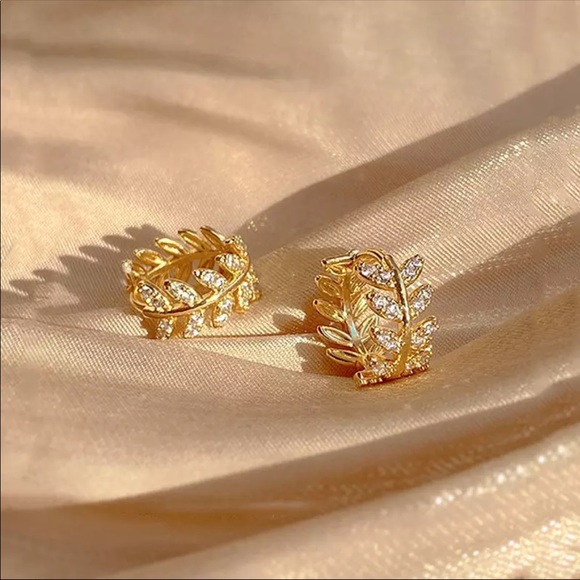 New 💫Gold Plated Leaf Huggie Hoop Earrings - Picture 3 of 4